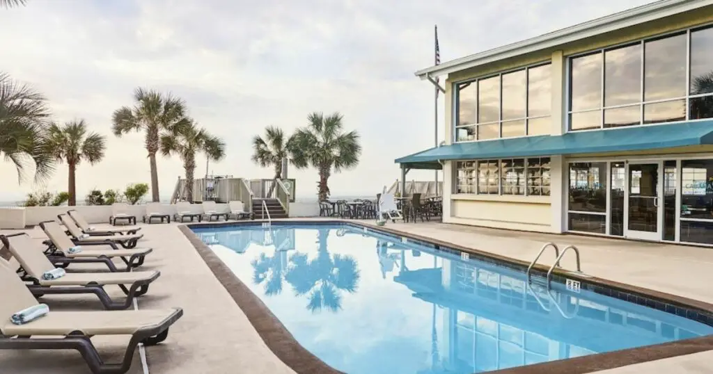 Oceanfront Hotels in Myrtle Beach for Couples: The Oceanfront Litchfield Inn